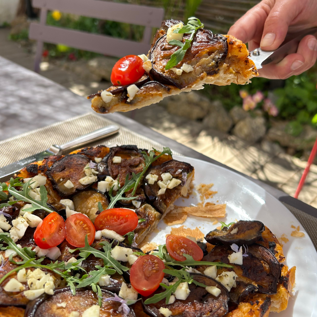 Tarte aux aubergines, tomates séchées et féta